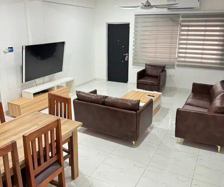 Luxury 3 Bedroom Airbnb in Ho, Lokoe