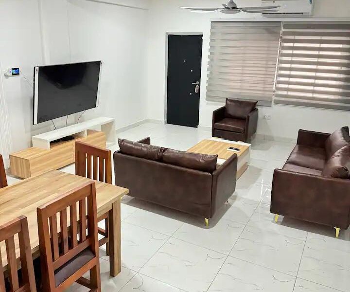 Luxury 3 Bedroom Airbnb in Ho, Lokoe